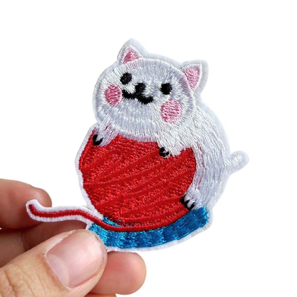 Cute White Knitting Cat Iron-On Embroidered Patch